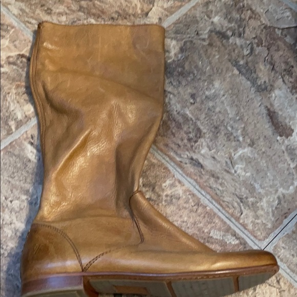 Frye woman’s boots - Picture 3 of 6